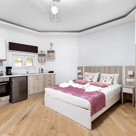 Apartment 2 With A Pool And Views Georgioupoli