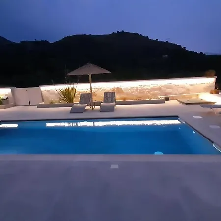 2 With A Pool And Views Apartment *
