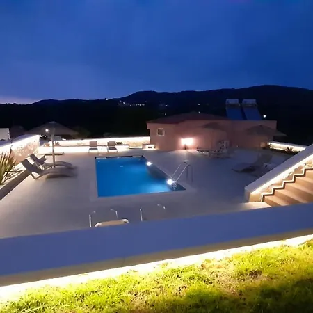 Apartment 2 With A Pool And Views *